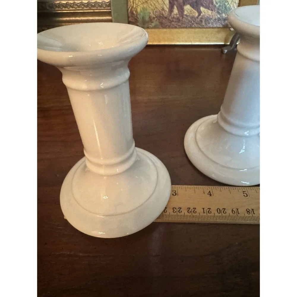 Antique Doulton‎ England White Ceramic Candlestick Pair 1891-1901 Neoclassical